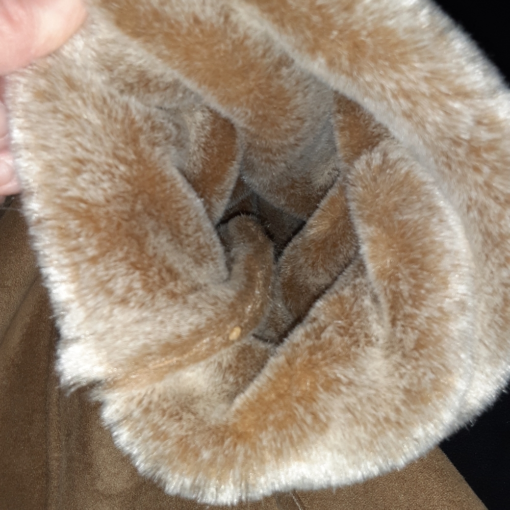 Woman's coat - Picture 7 of 7